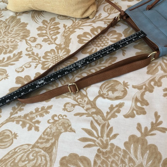 Bueno Shoulder Bag - Picture 12 of 13